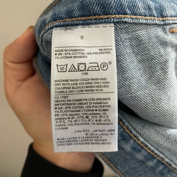 Boyfriend Jean shorts! Size 0 - Picture 4 of 4